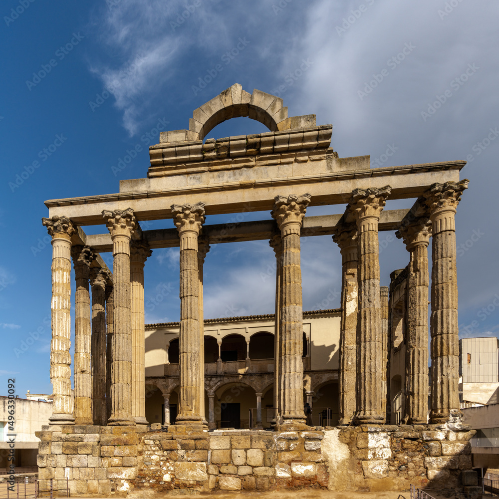 Obraz premium the historic Roman Temple of Diana ruins in downtown Merida