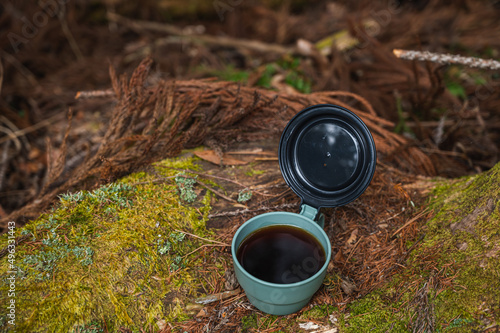 森の中で飲むホットコーヒー