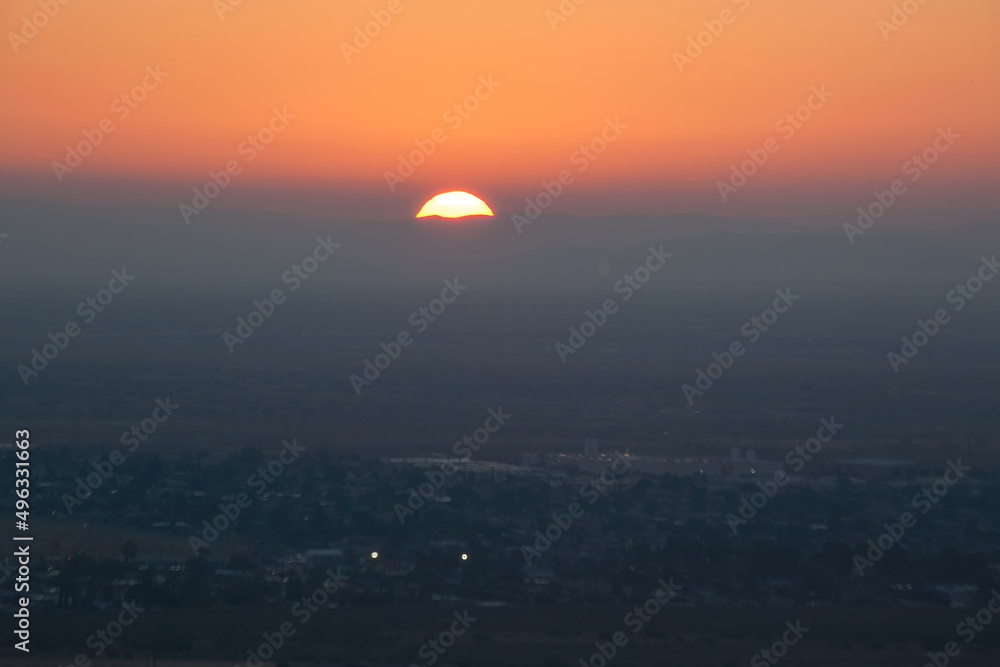 Obraz premium Colorful sunrise with mountains