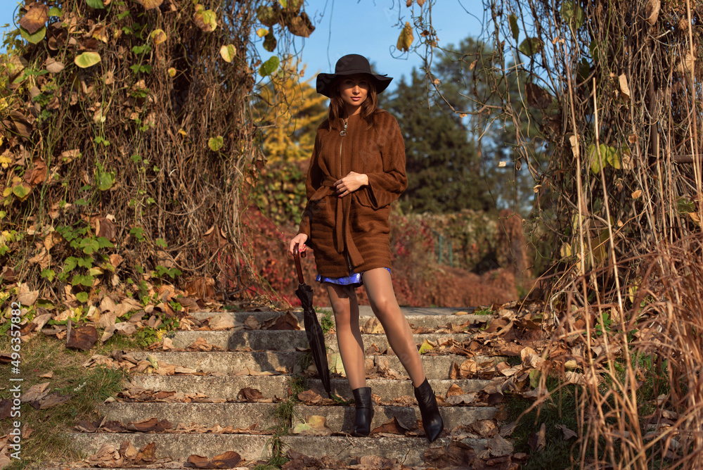 Naklejka premium Young woman in the botanical garden