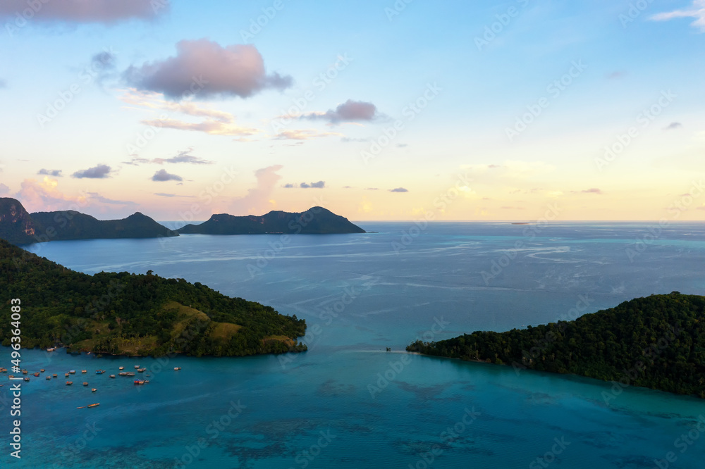 Fototapeta premium Drone point of view Bohey Dulang Island, Semporna Sabah Borneo malaysia