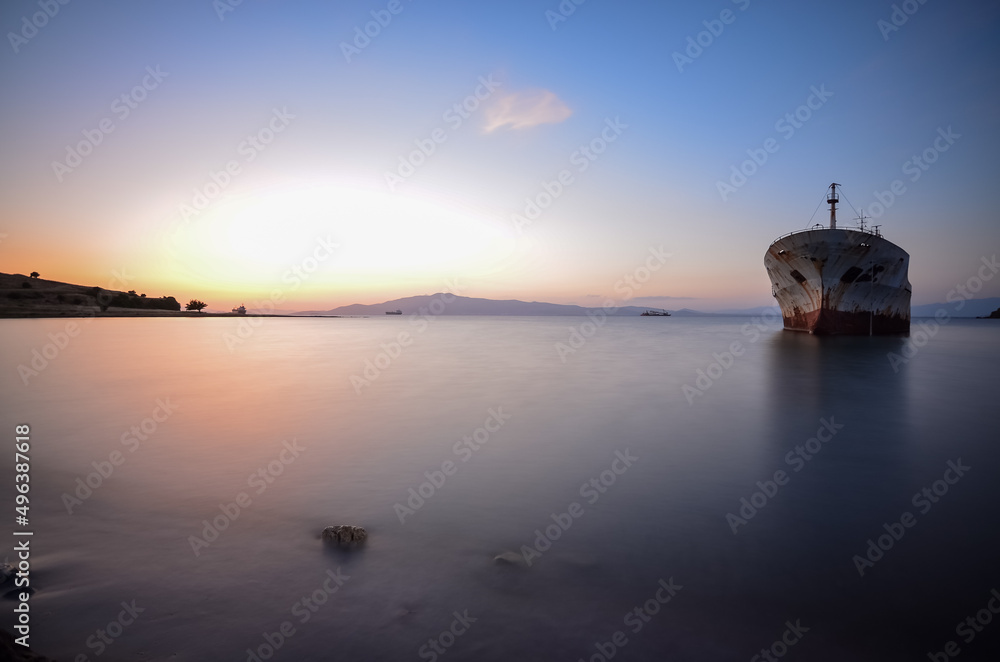 Fototapeta premium sunset over the sea