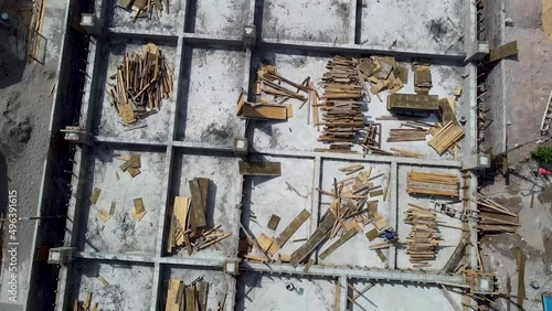 CIMBRA EN UNA CONSTRUCCIÓN