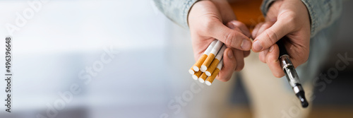 Fotografija Smoking Tobacco E Cigarette