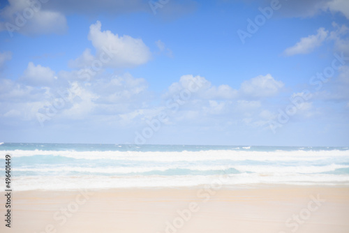 ボンダイビーチの綺麗な空と海 © photok