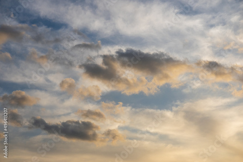 Fototapeta Naklejka Na Ścianę i Meble -  Beautiful pre-sunset clouds with bits of blue sky