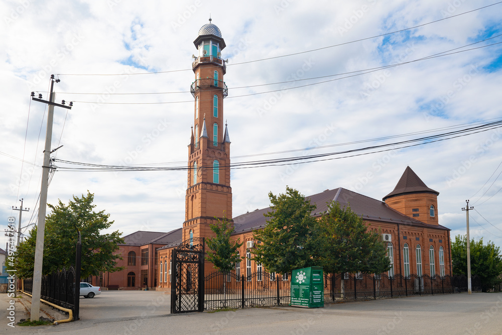 Obraz premium Aul mosque on a cloudy September day, Gudermes