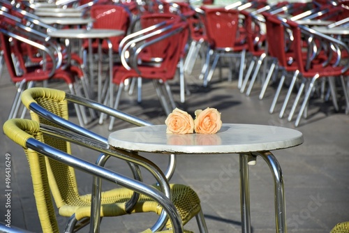 venezia piazza san marco sedie e tavolini di colore rosso