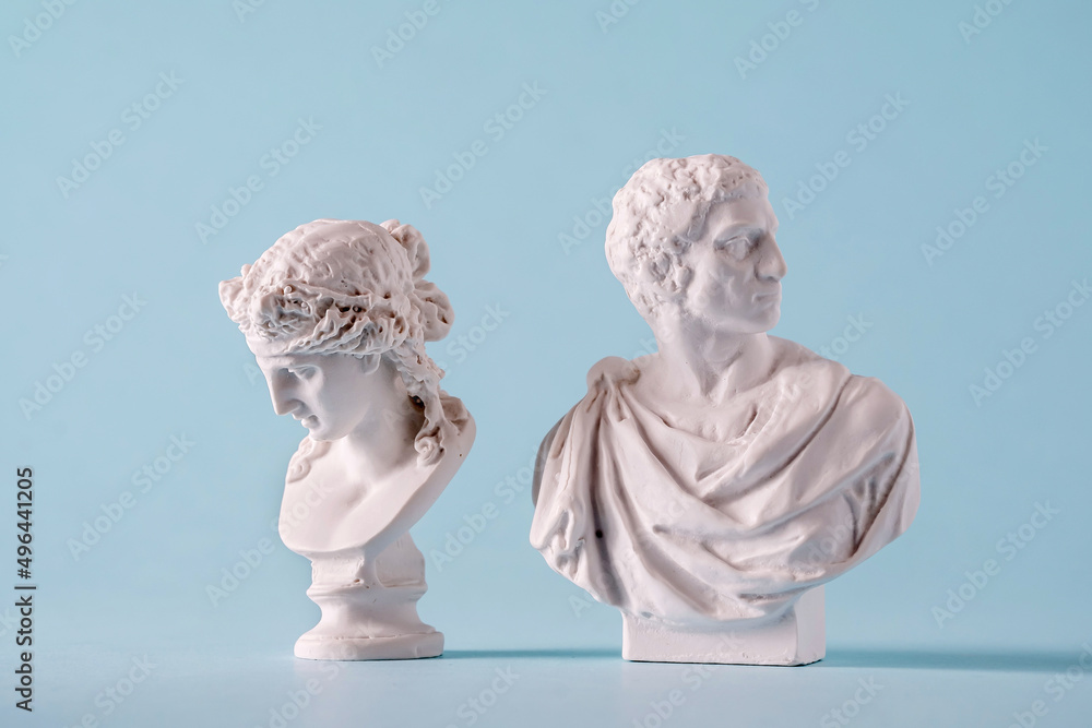 Obraz premium Two white Roman or antique style Grecian busts