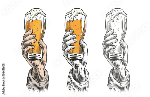 Заголовок	
Hand holding a beer glass. Color and monochrome versions. Vintage engraving or etching style vector illustration.