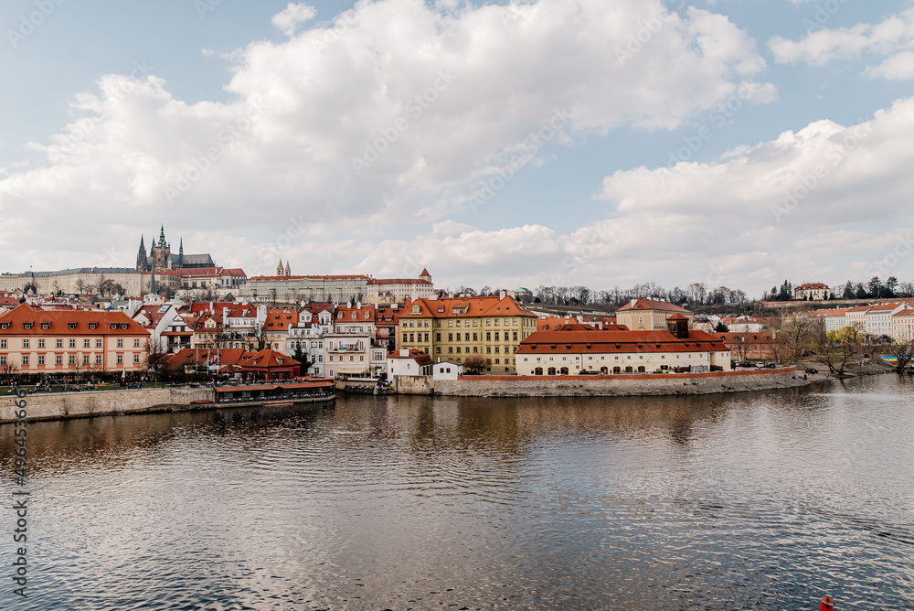 Panorama Pragi, blisko rzeki - obrazy, fototapety, plakaty 