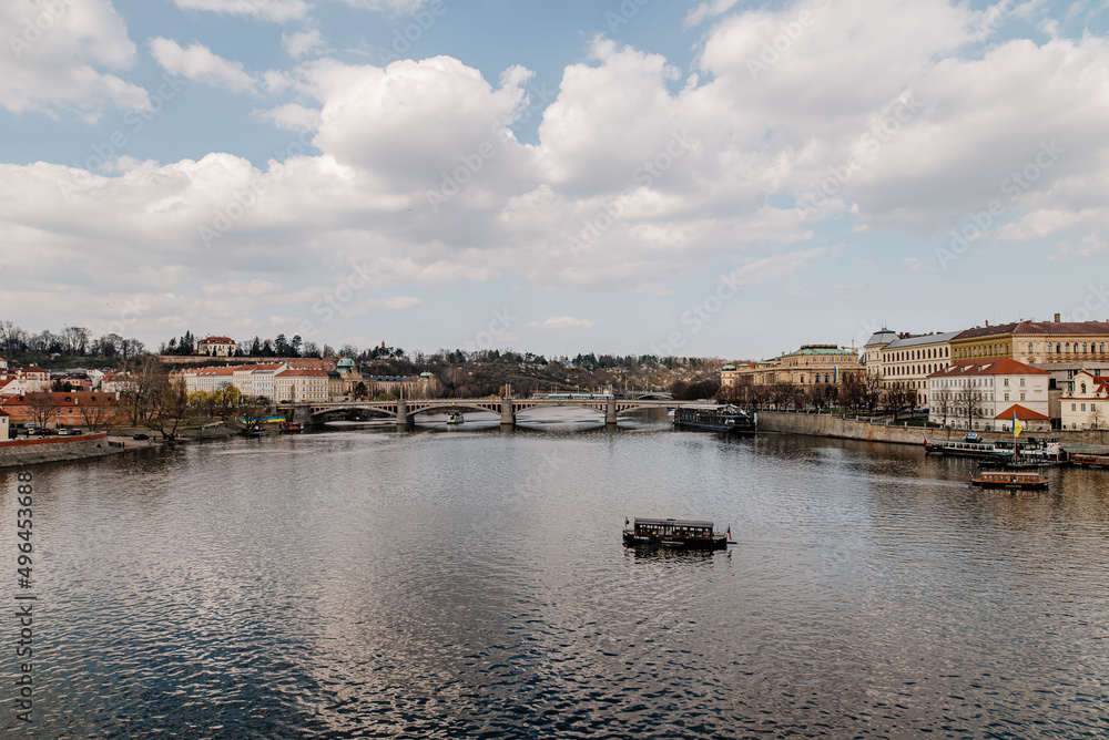Panorama Pragi, blisko rzeki - obrazy, fototapety, plakaty 