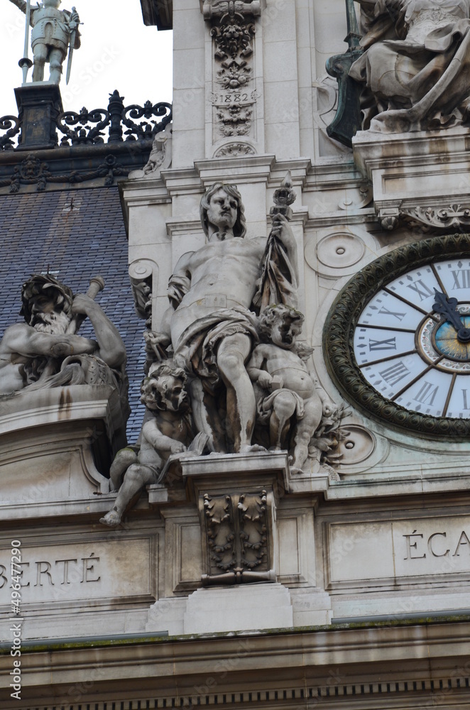 Obraz premium The facade of the city hall of Paris, France