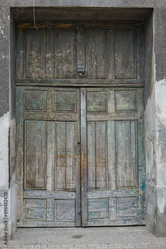 Tela Old door in historical district of Warsaw