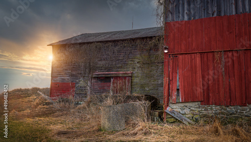 фотографія Old abandoned barn in the early morning at Lodestar public park in Fredon New Je