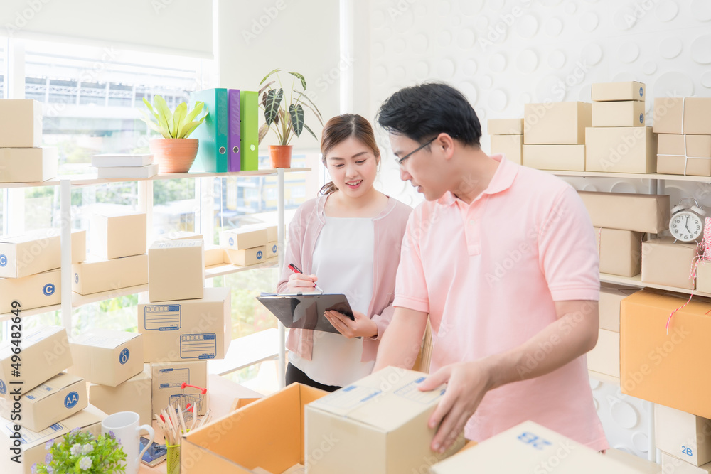 Male and female employees counting parcels to be delivered. Male and female employees counting parcels to be delivered.