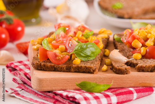 Rye bread withsweet corn, basil and tomato.