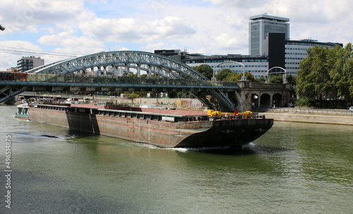 Paris - ile aux Cygnes - Pont Rouelle photo