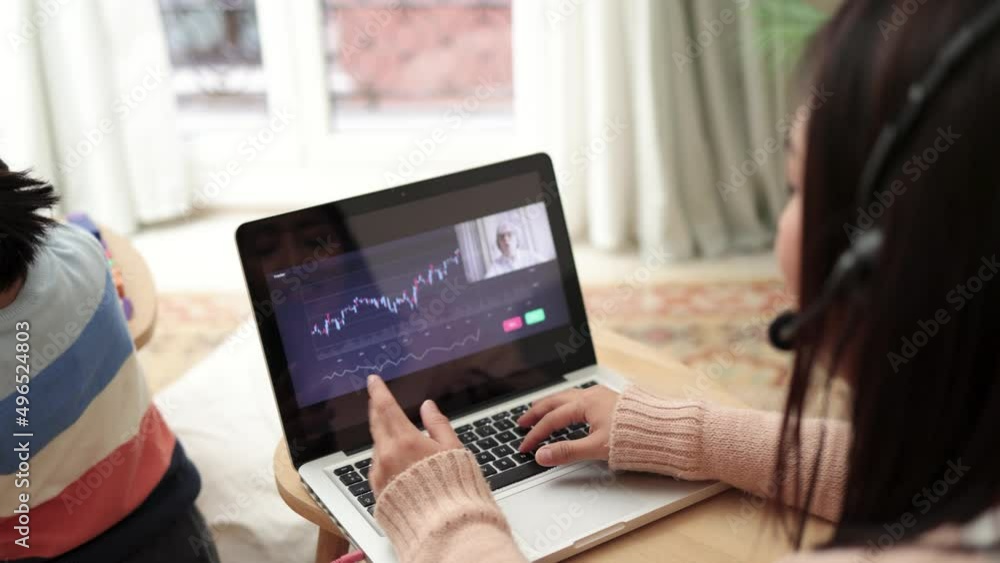 Trader mother studying blockchain market on streaming lesson with her child at home - Trading and new financial technology Trader mother studying blockchain market on streaming lesson with her child at home - Trading and new financial technology