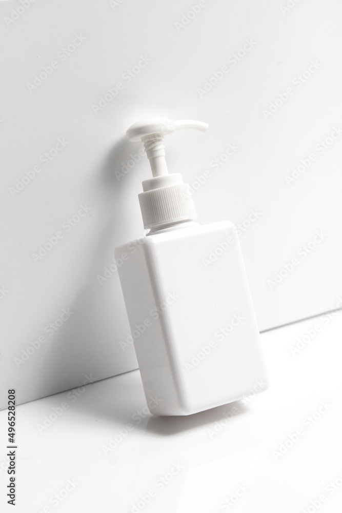 Obraz premium mockup of medical skin care bottle cosmetic tube of beauty makeup facial, treatment cleanser face