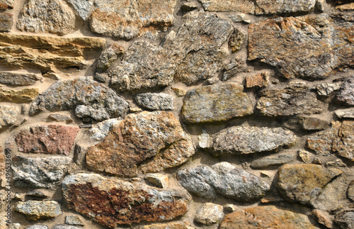 Textura de uma parede em pedras naturais irregulares photo