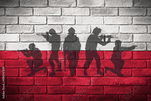 Flaga polski namalowana na ceglanym murze. The Polish flag painted on a brick wall.