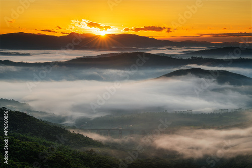 Nascer do Sol nas Serras de Minas Gerais, Brazil