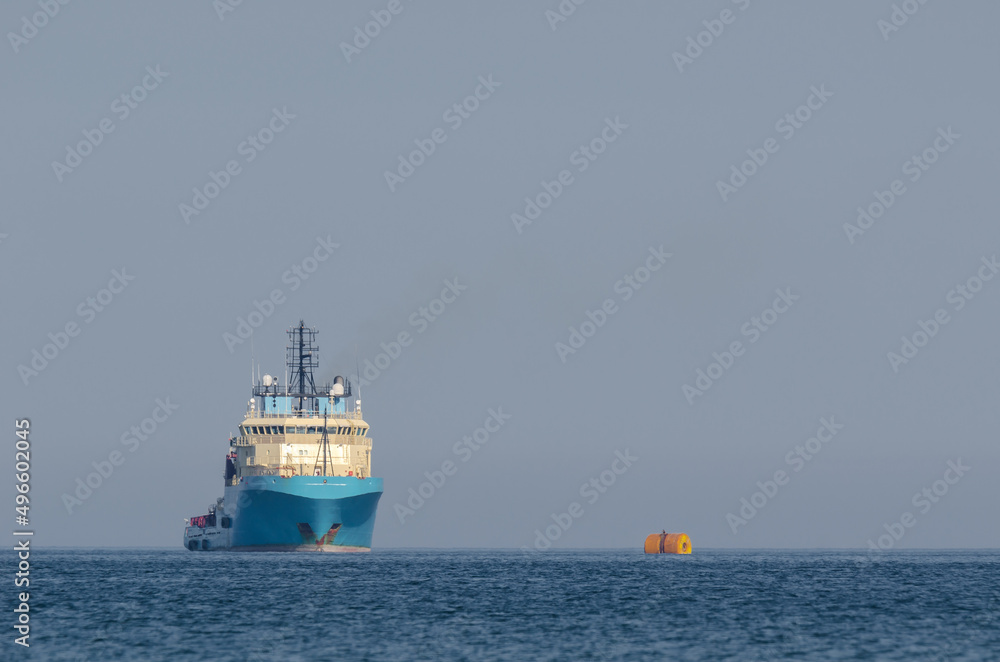 OFFSHORE SHIP - Platform supply vessel at sea