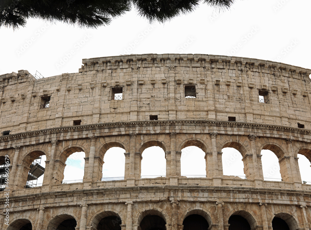 Fototapeta premium external view of the amphitheater called Colosseum in the city of Rome