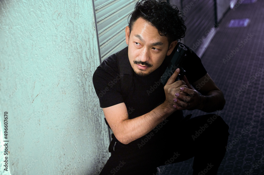 犯人を追う刑事っぽい人 犯人を追う刑事っぽい人