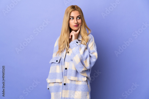 Young Uruguayan blonde woman over isolated background thinking an idea while looking up © luismolinero