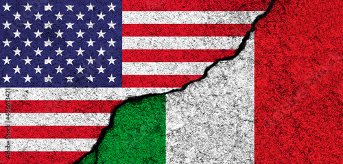 Wallpaper Mural USA and Italy. Flags painted on cracked concrete wall. United States, America. Partnership, relationships and conflict concept. Banner background photo Torontodigital.ca