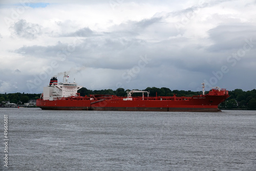 Containerschiff am Hanburger Hafen