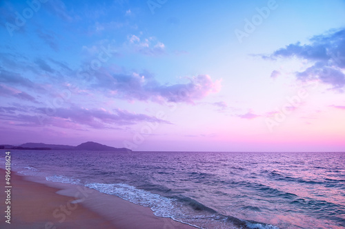 Fototapeta Naklejka Na Ścianę i Meble -  Beautiful seascape with cloudy sky. Sunset on the beach.