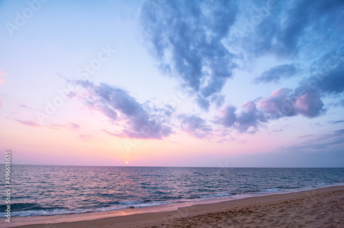 Fototapeta Naklejka Na Ścianę i Meble -  Beautiful seascape with cloudy sky. Sunset on the beach.
