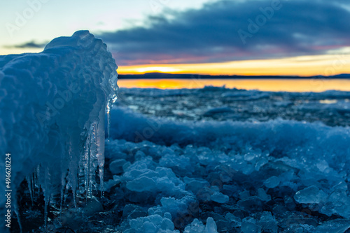 Foto Eiszapfen am Ufer des Siljan Sees in Schweden