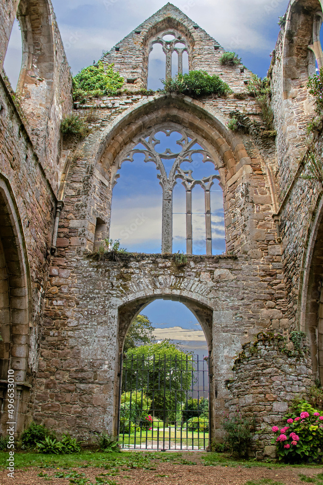 Paimpol. Façade occidentale de l'abbatiale de l'abbaye de Beauport. Côtes-d'Armor. Bretagne	