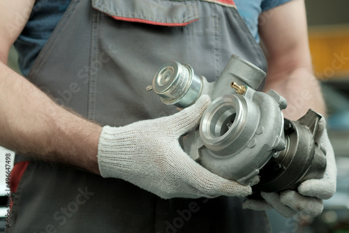 Fotografie A turbine for an automobile engine in the hands of an auto mechanic