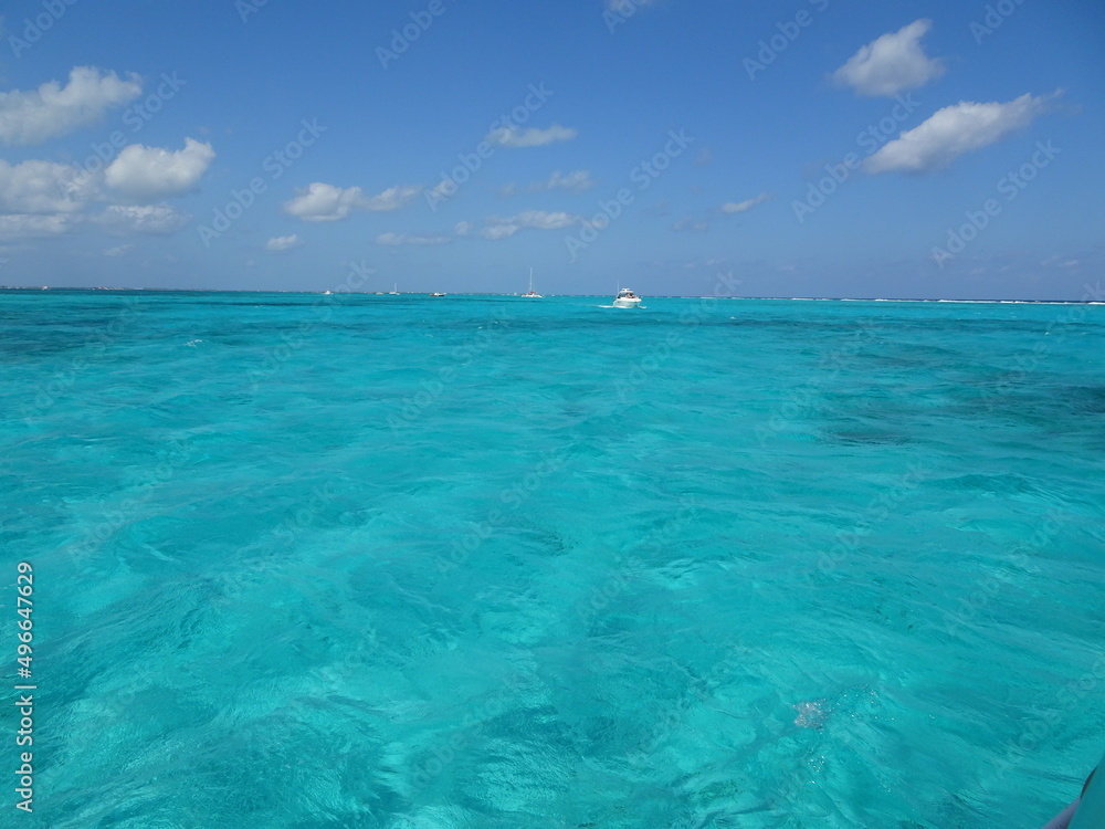 Mer turquoise aux Iles Caïmans Territoire d'outre-mer britannique