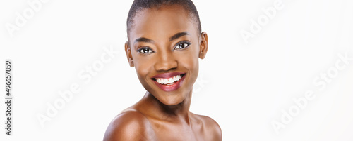 Canvas Print Beautiful, smiling african american girl with an afro hairstyle smiling