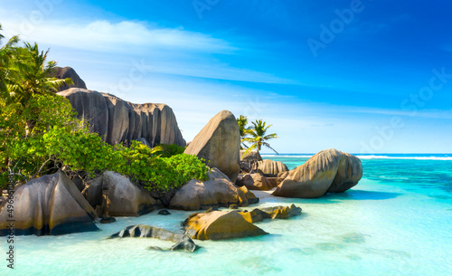 Obraz na płótnie Paradise beach on the island of La Digue in the Seychelles. Anse Source D'Argent w salonie