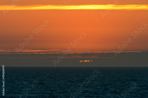 coucher du soleil sur la mer 