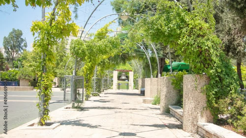 Replica of the Liberty Bell in Jerusalem timelapse hyperlapse - Liberty Bell Park Replica of the Liberty Bell in Jerusalem timelapse hyperlapse - Liberty Bell Park