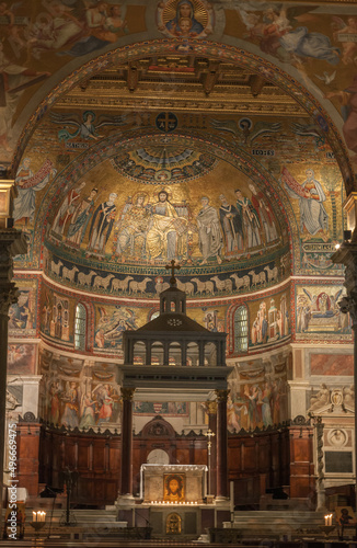 Interior of basilica di Santa Maria in Trastevere