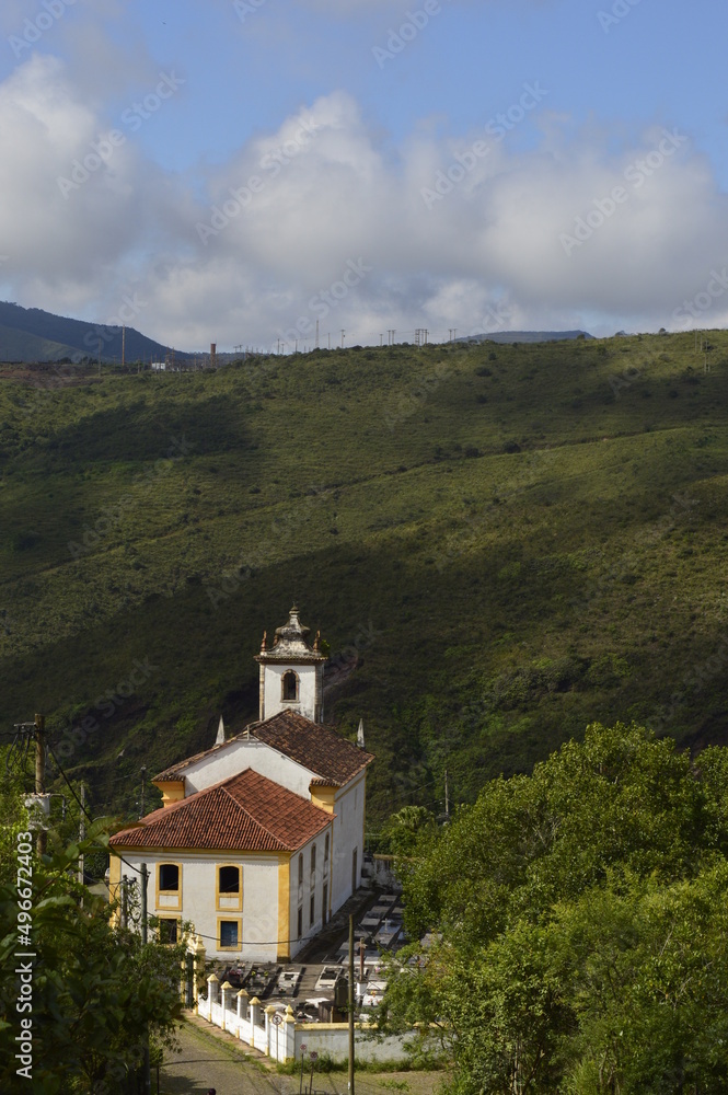 Vista da igreja na montanha