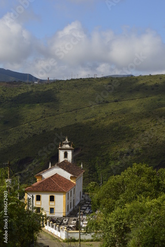 Vista da igreja na montanha