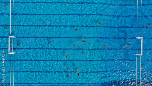 Foto Aerial drone top down photo of water polo tournament as seen in huge pool
