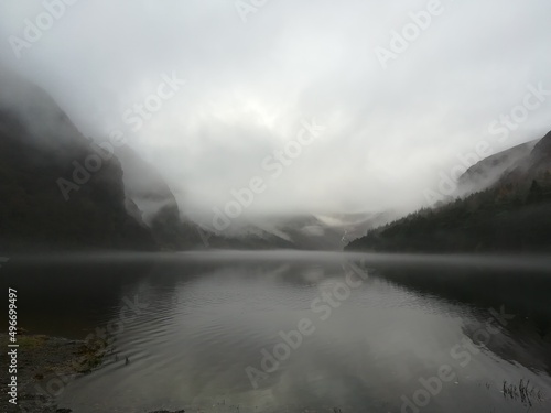 Mgła na jeziorze, Irlandia © Mina
