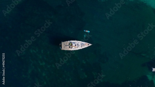 Fototapeta Naklejka Na Ścianę i Meble -  Top view of sail boat in the sea. Aerial shot