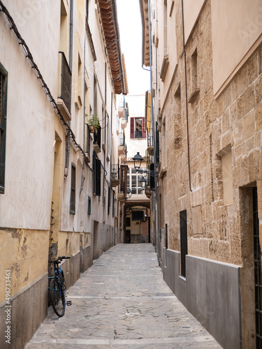 Old town of Palma de Mallorca narrow street © 1 MEDIA